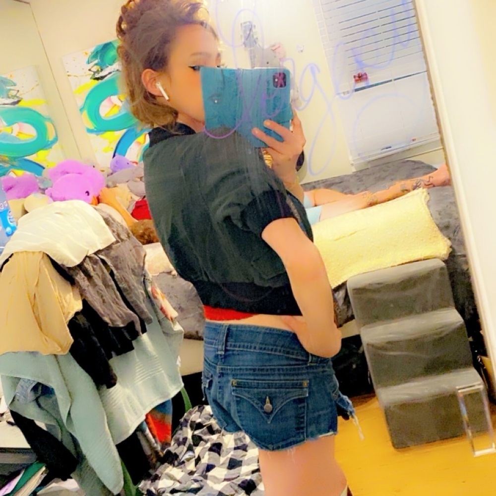 Moschino Black over the shoulders cover crop compliments all outfits - Picture 4 of 16